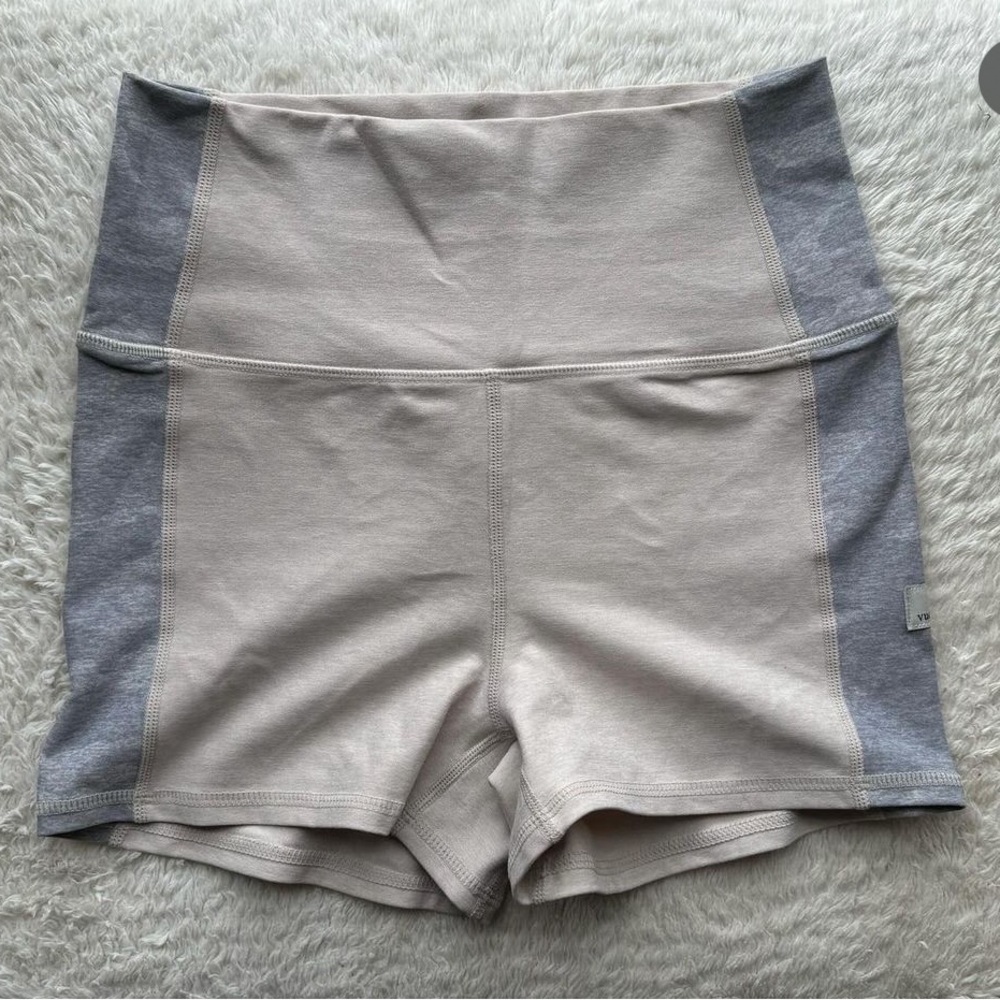Vuori Shorts